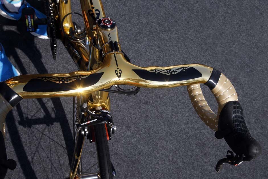 Ergonomic handlebars for Alexander Vinokourov's bike