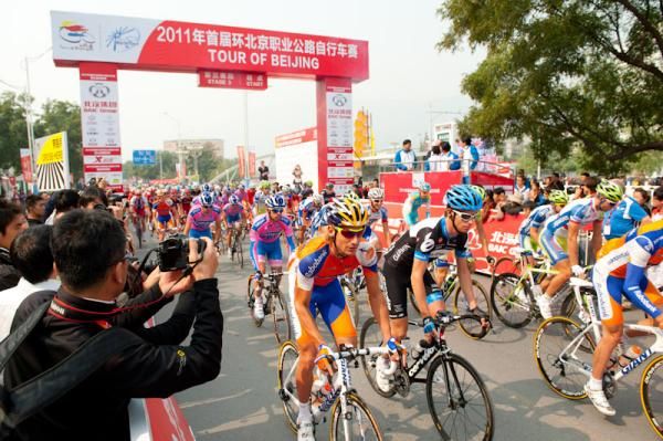 The bunch sets off for stage of the Tour of Beijing