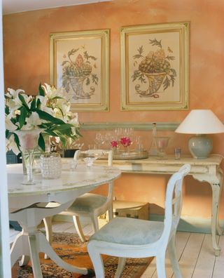 Dining room with textured paint sponged onto walls
