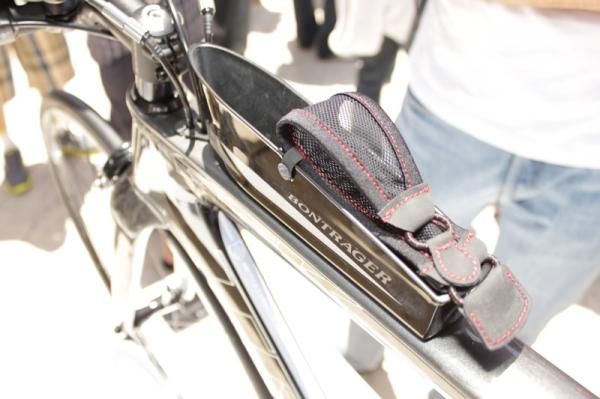 The SpeedBox offers a clean and aero solution to top tube storage.