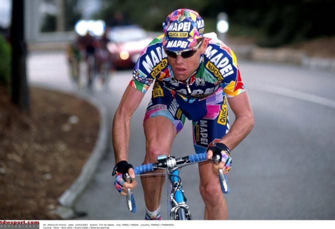 Cadel Evans goes on the attack at the 2002 Paris-Nice