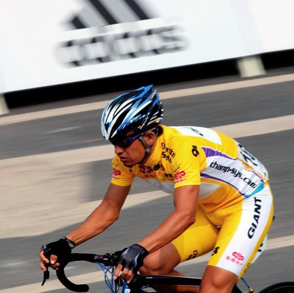 Race leader Muradjan Halmuratov (Giant Kenda Cycling Team)