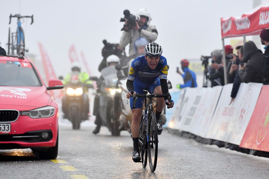 Evenepoel comes to the line