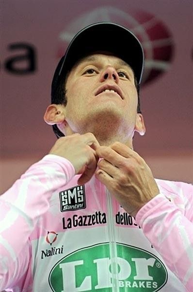 Bosisio already won a stage and now he is five seconds ahead of Contador.