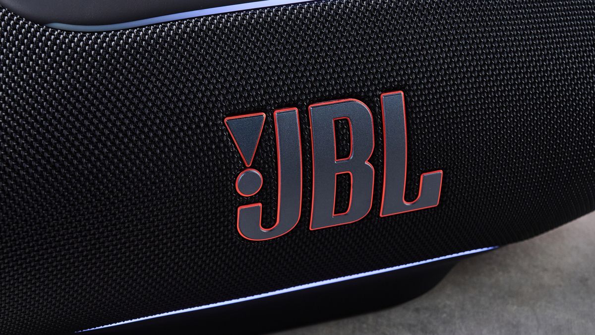 JBL logo on the JBL Xtreme 5