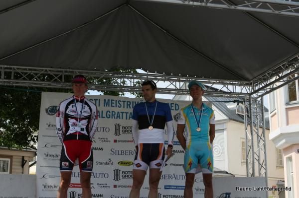 Elite men's podium for Estonia's road championship (l-r): Martin Puusepp, 2nd; Mart Ojavee, 1st; Tanel Kangert, 3rd