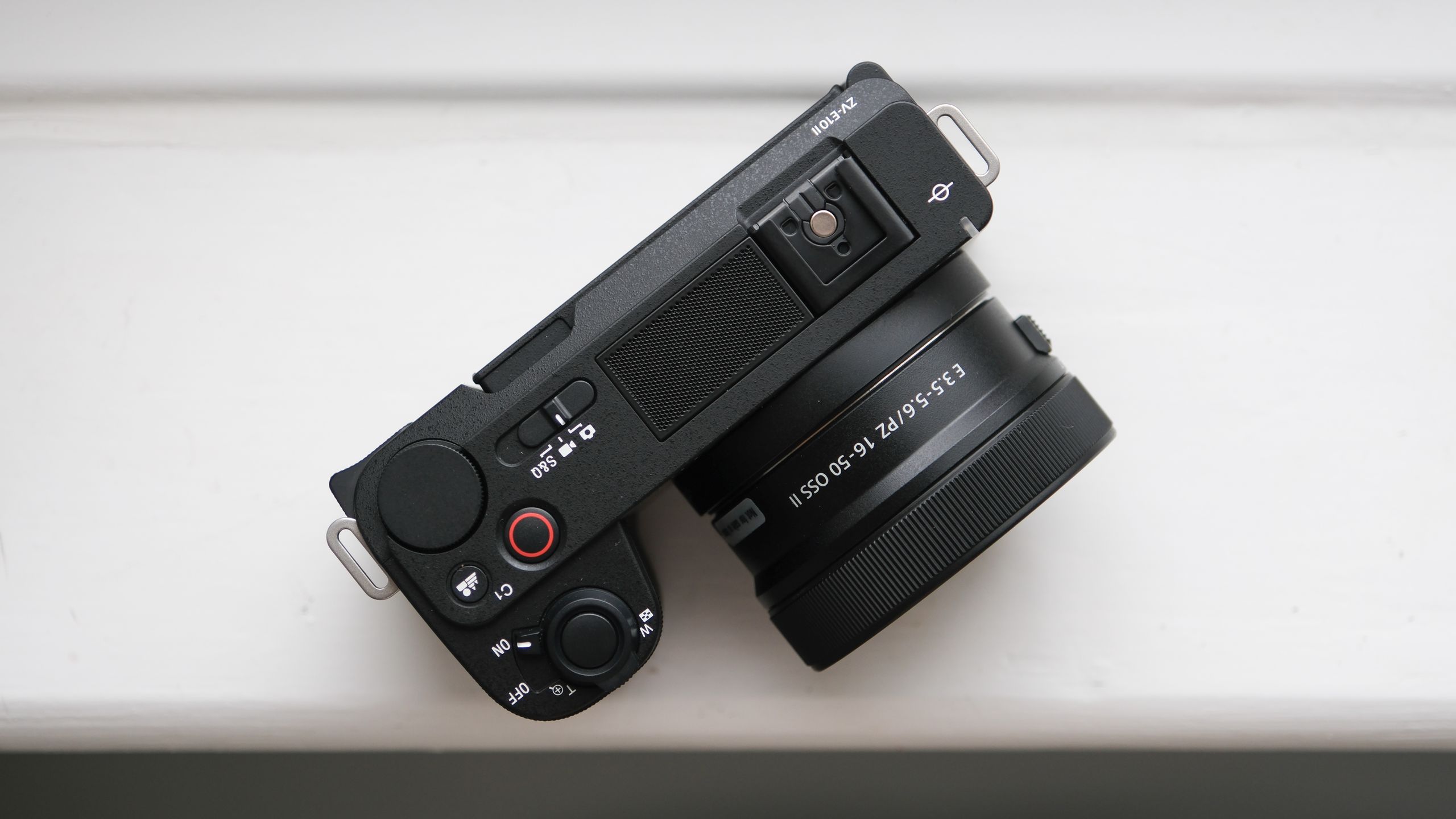 Viewfinder-Free Creator Camera Tops Japan's Sales Charts