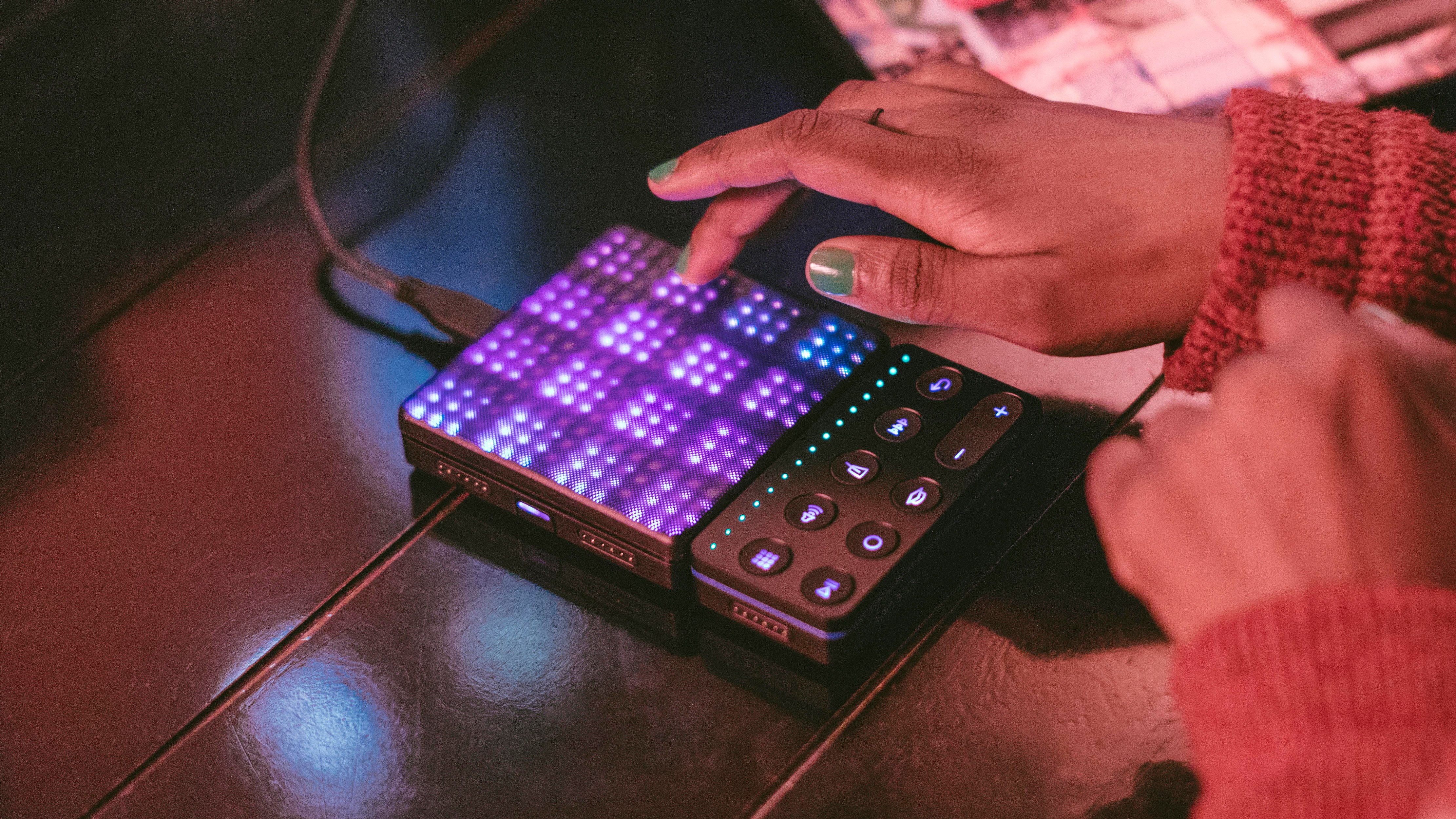 Can a ROLI Lightpad Block control a hardware synth?