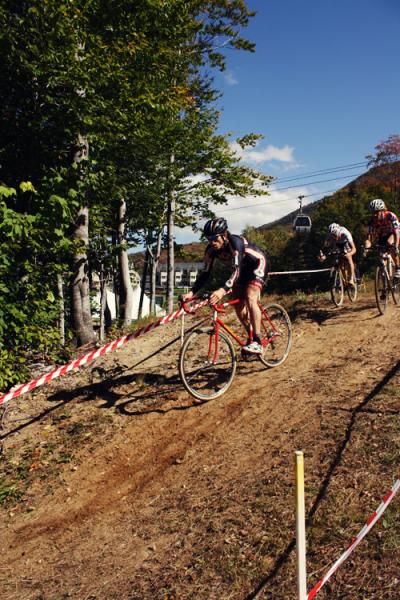 Joshua Dillon (Richard Sachs-RGM Watches-Radix) heads down a descent.