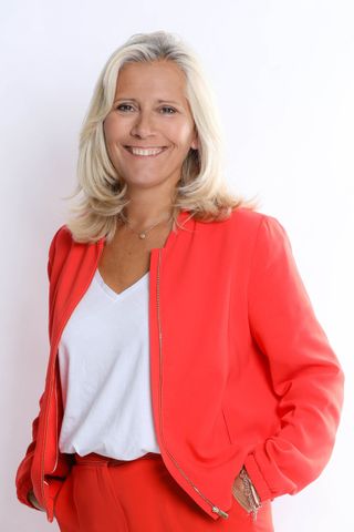 Véronique Laury, 52
