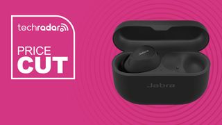 Jabra Elite 10 draadloze oortjes tegen roze achtergrond