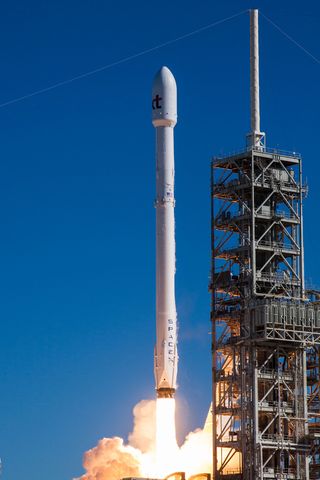SpaceX Faclon 9 rocket launch, koreasat