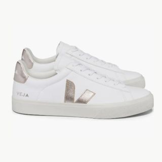 Veja Campo Trainers in White/Platine