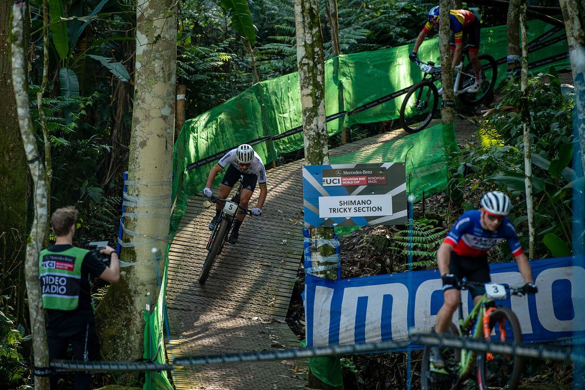 Maxime Marotte leading Nino Schurter and Vlad Dascalu