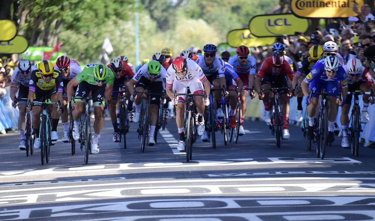 Alexander Kristoff (UAE Team Emirates) charges up the middle