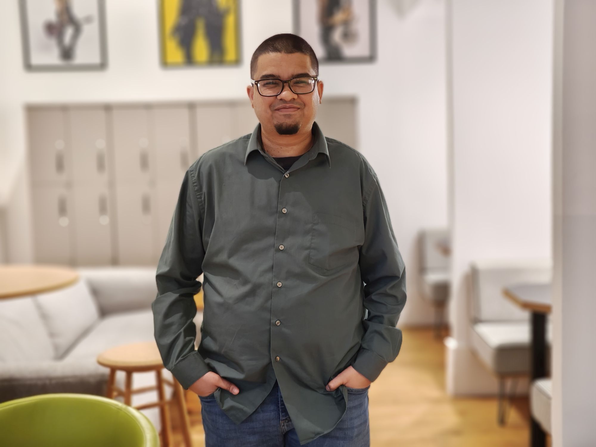 Motorola Razr Plus 2024 portrait sample.