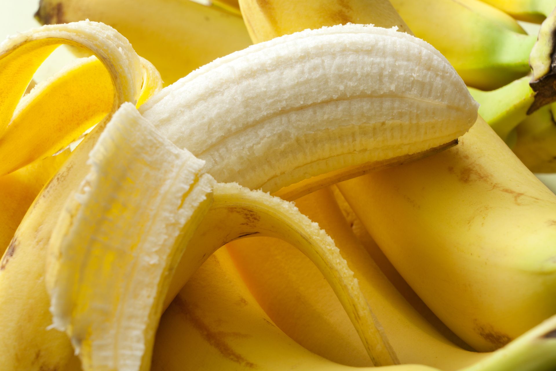 How to freeze bananas for the best taste and without them turning