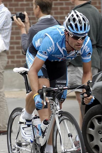 Elia Rigotto (Milram) was the first to attack.