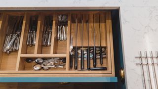 how to organize kitchen cutlery drawers
