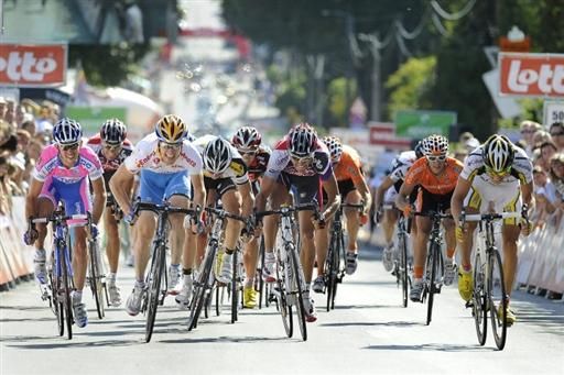 Tyler Farrar (Garmin-Slipstream) outsprints Edvald Boasson Hagen (Team Columbia-HTC), right, for victory in the Eneco Tour's fourth stage.