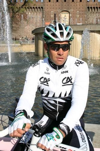 The New Zealand Champ Julian Dean (Cr&eacute;dit Agricole) at the start.