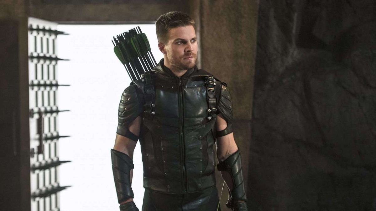 Stephen Amell is reprising <b>Oliver</b> <b>Queen</b>, a.k.a. Green Arrow, for The Flash’...