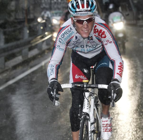 Philippe Gilbert (Omega Pharma-Lotto) pushing on towards Como.