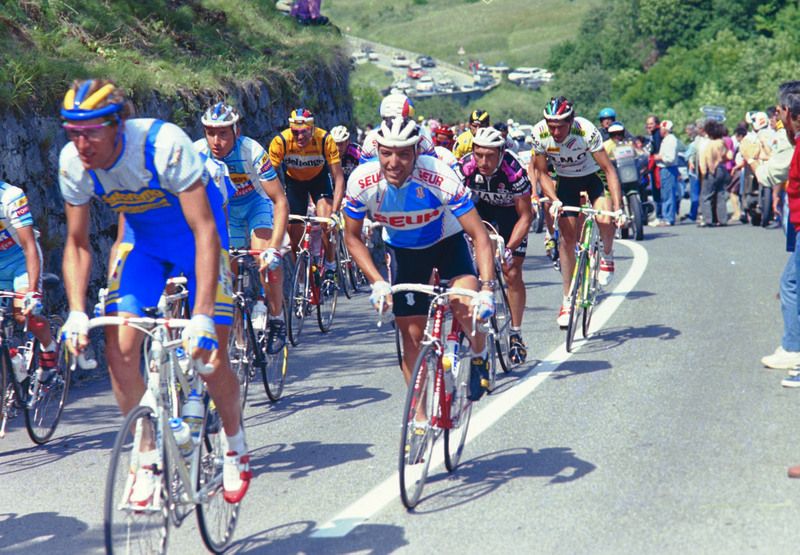 The peloton during its first ever Giro ascent of the Mortirolo in 1990