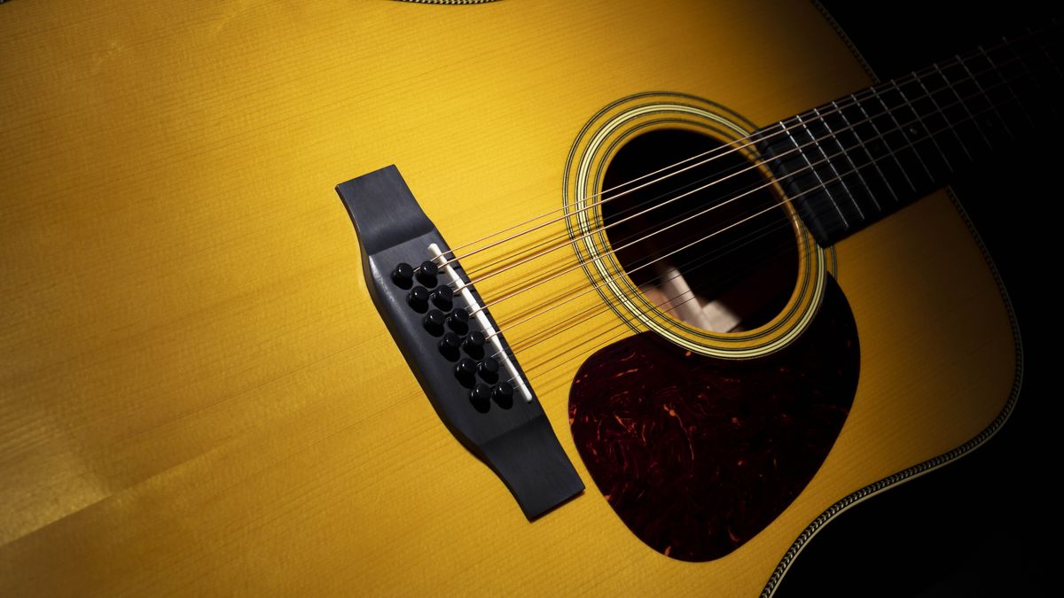 Comfortably strum Martin announces David Gilmour signature D35 and 12