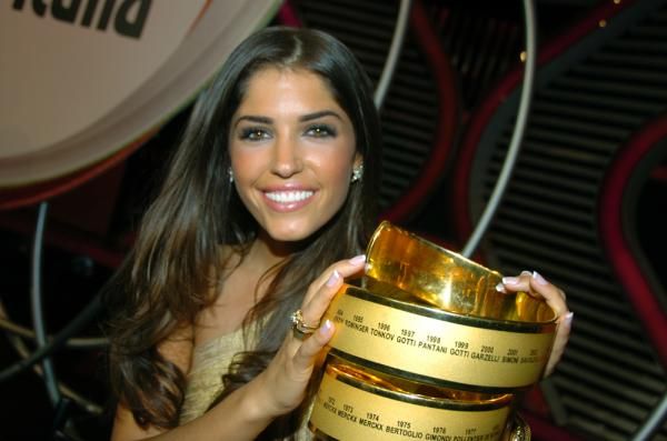 A model poses with the Giro d'Italia trophy