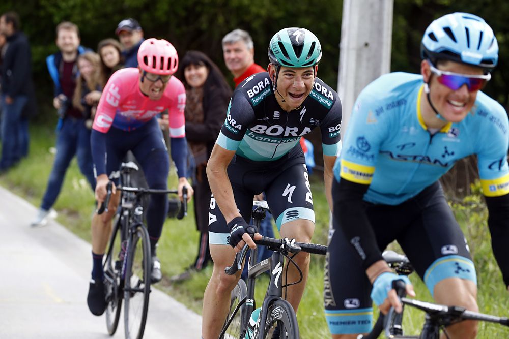 Davide Formolo (Bora-Hansgrohe) tries to hang on to Jakob Fuglsang (Astana) when he attacked to win Liege-Bastogne-Liege