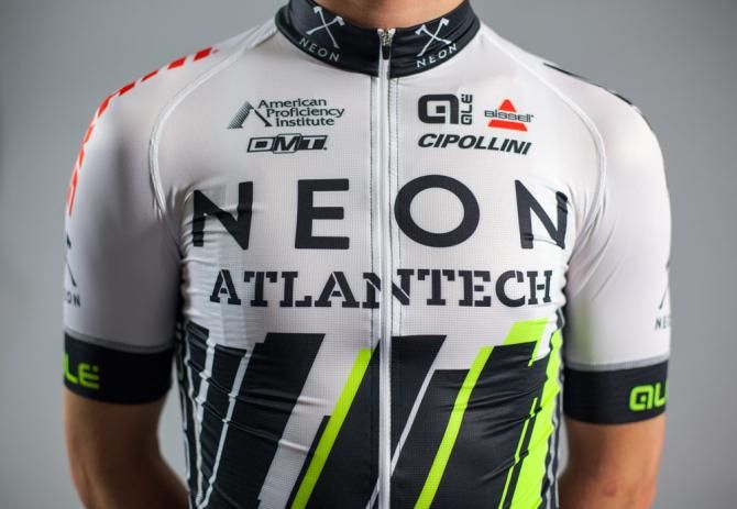 The 2015 team kit is a nod to the Renault kits of the 1980s.