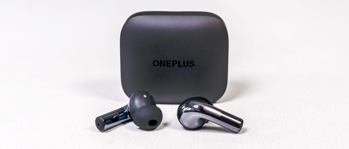 OnePlus Buds 3 earbuds loose in front of case.