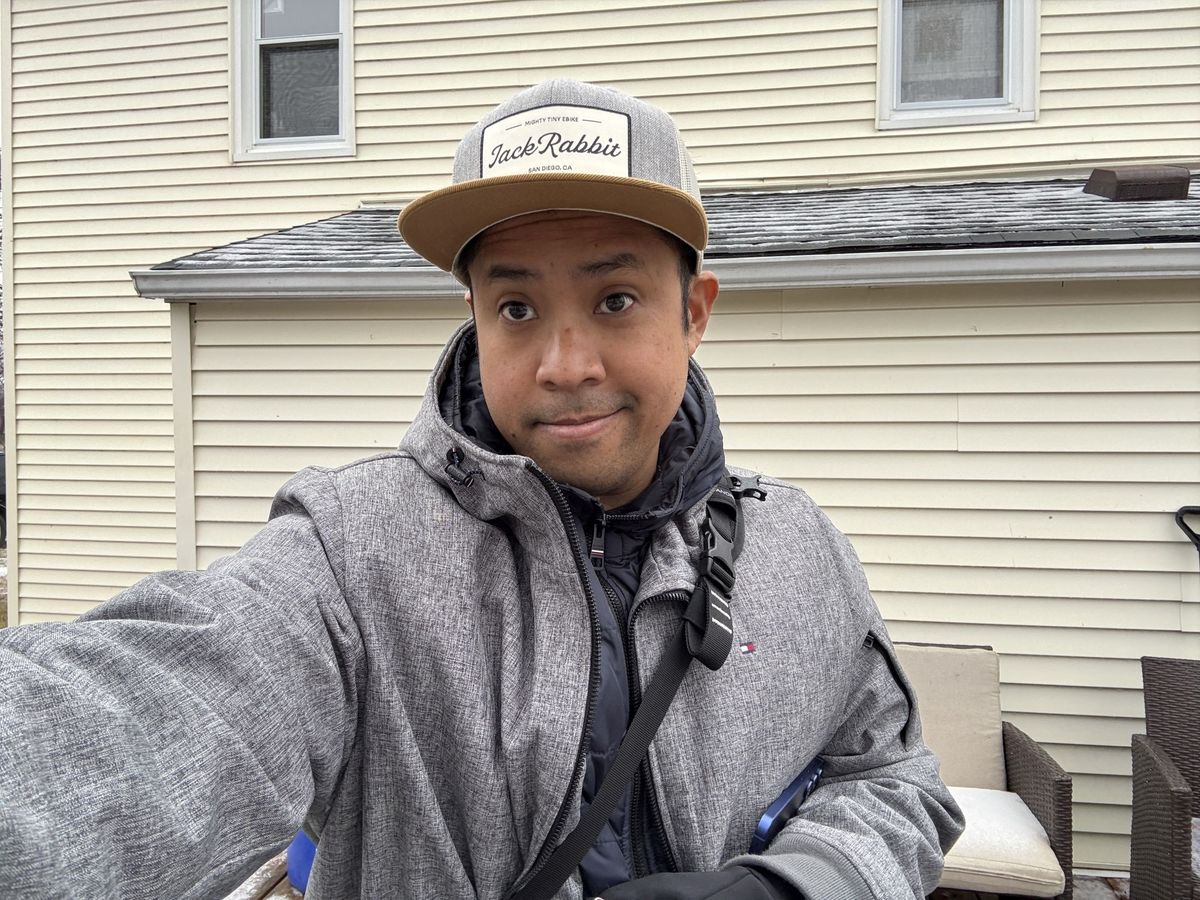 Apple iPhone 16 Pro Max selfie sample.