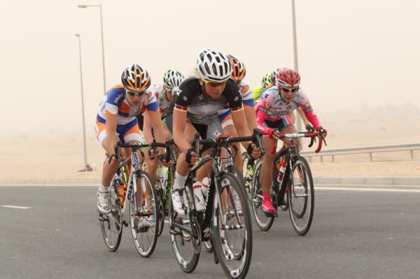 Charlotte Becker (Specialized - lululemon) and Sarah Duester (Rabobank Cycling Team) in the chase group