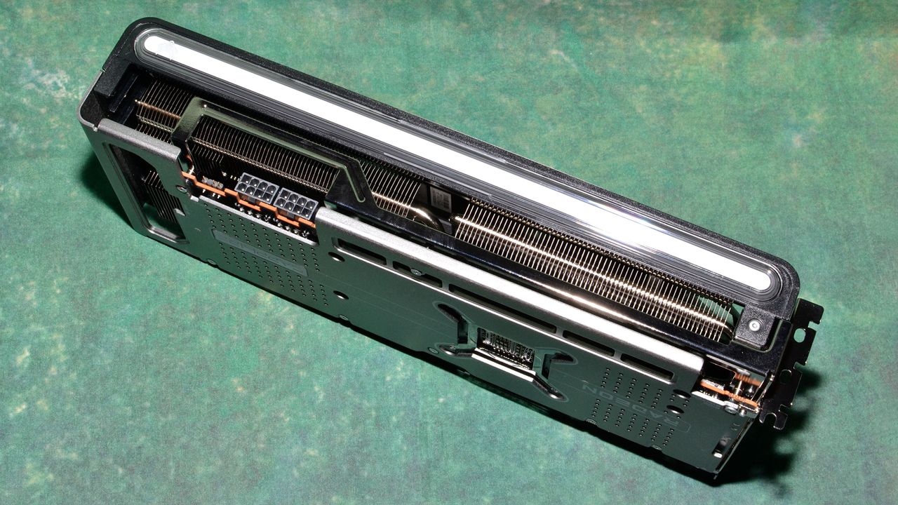 Sapphire RX 7800 XT Nitro+ charts and images