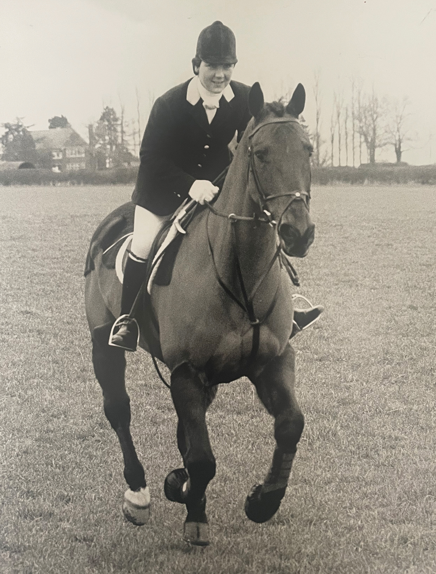 HAH306.legendsPriceless.box_2_priceless_and_louise_bates_hunting_pytchley_1987_ti_archive.jpeg
