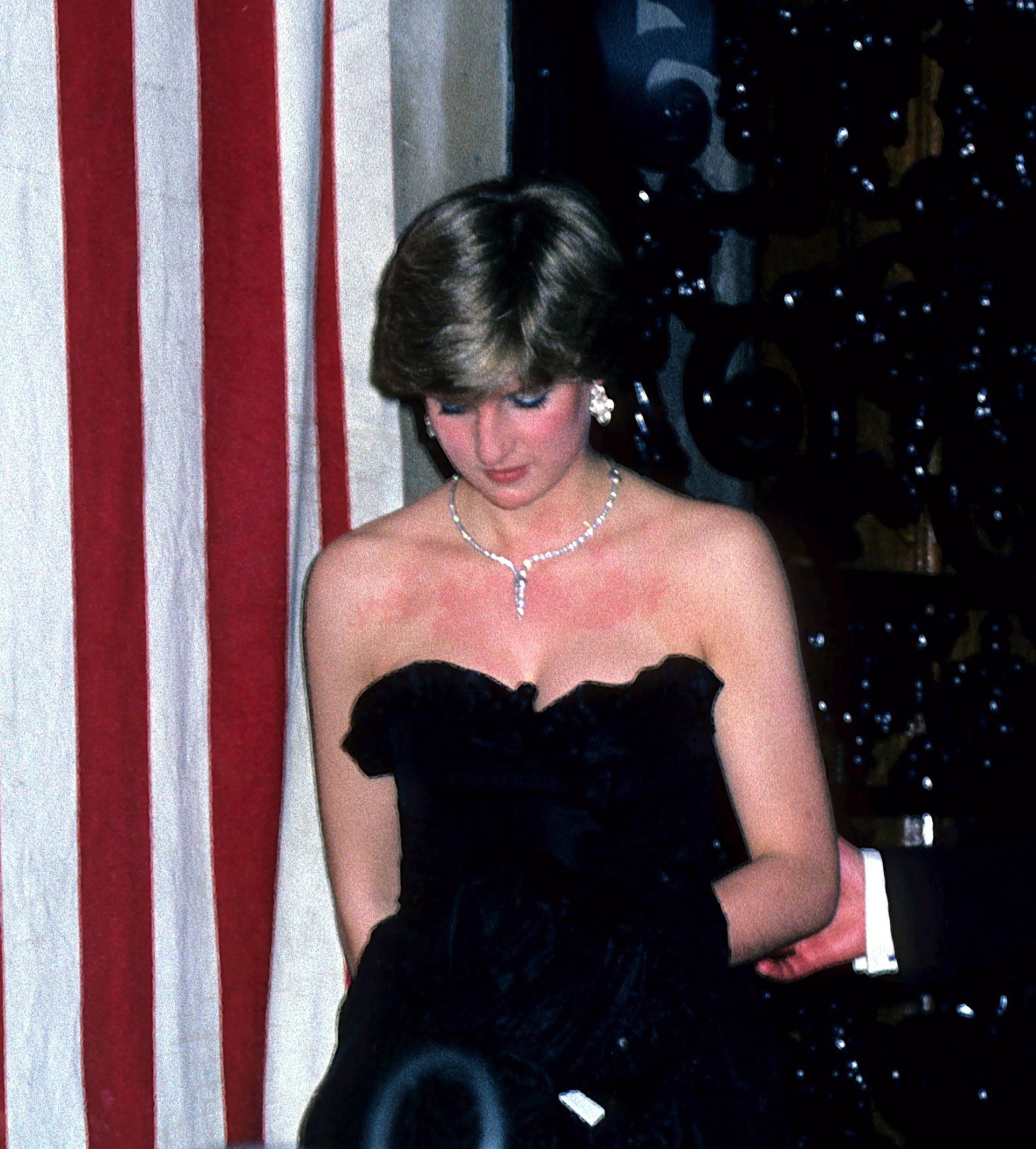 Diana Spencer, Then 19, Started Sobbing in the Ladies’ Room