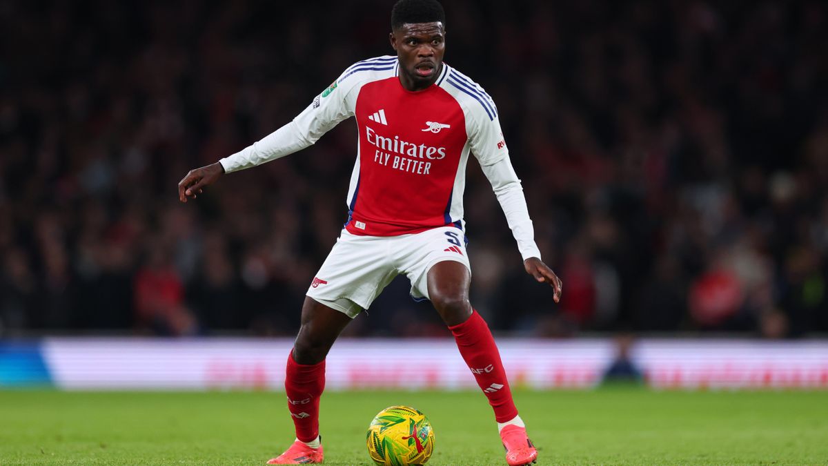 Thomas Partey of Arsenal with the ball during a Carabao Cup match