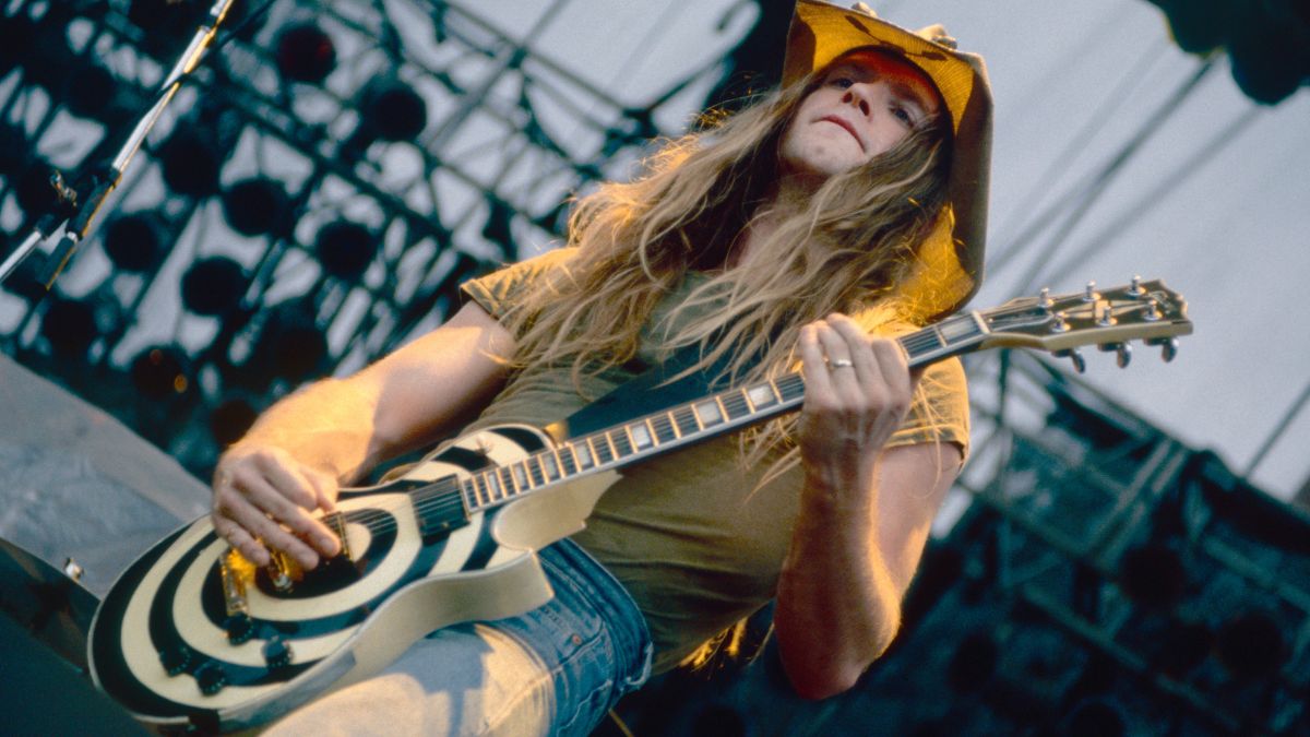 Zakk Wylde of Pride and Glory performs at Montage Mountain on August 14, 1994 in Allentown, Pennsylvania