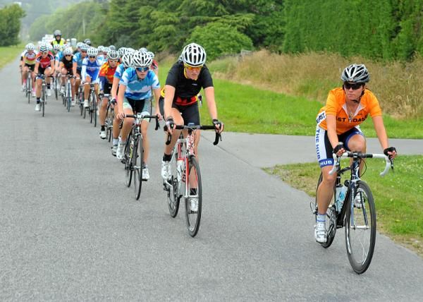 The peloton roll through the Canterbury countryside
