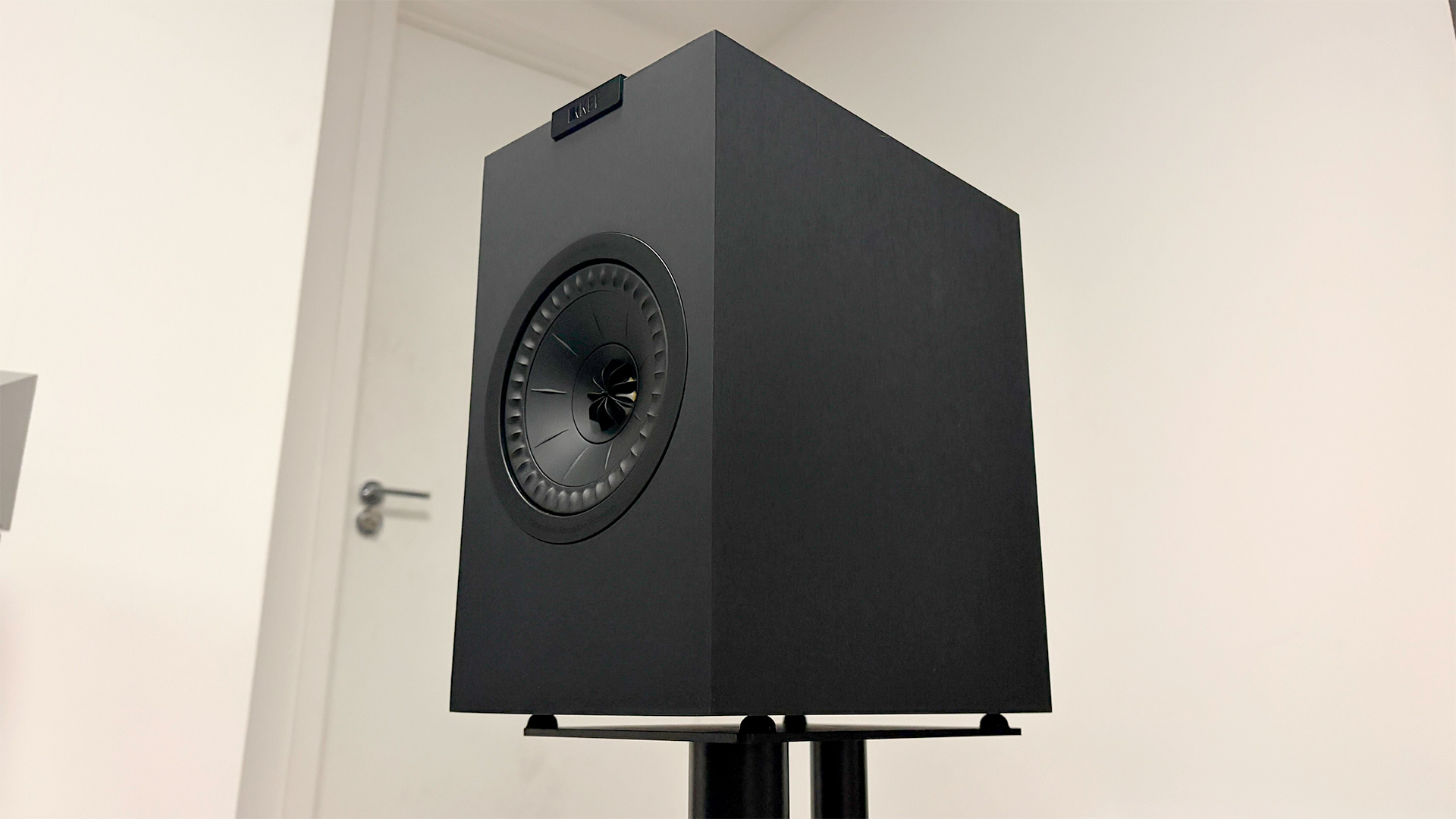 KEF Q Concerto Meta 5.1 speaker package side speaker on stand