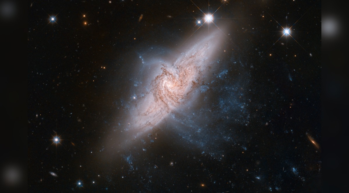 Galactic Collision Spawns 'angel Wings' In Phenomenal Hubble Telescope ...