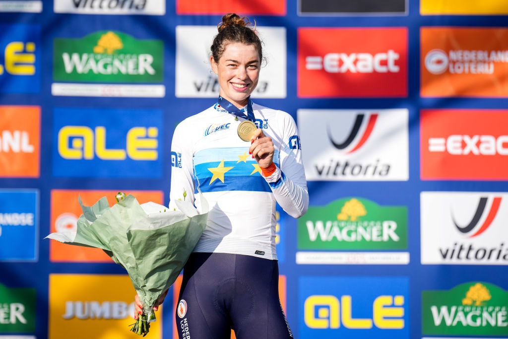 WIJSTER NETHERLANDS SEPTEMBER 23 Gold medalist Mischa Bredewold of the Netherlands shows her medal after her first place in the Womens Elite Road Race a 1296 km race from Meppel to Col du Vam during the 2023 UEC Road Cycling European Championships at the Col du Vam on September 23 2023 in Wijster Netherlands Photo by Rene NijhuisBSR AgencyGetty Images