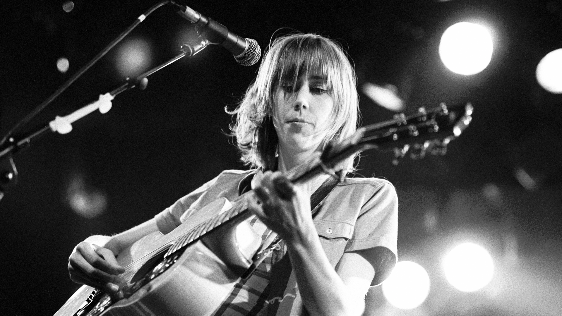 Beth Orton plays live