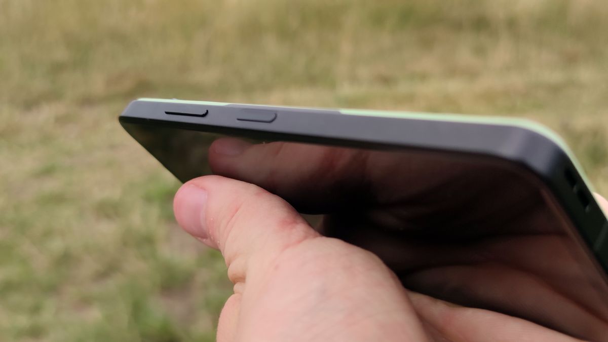 Asus Zenfone 10 review powerful and pocketable but performative