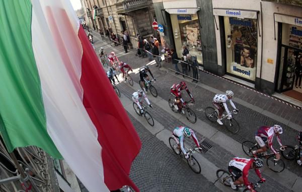 The Milan-San Remo peloton in action.