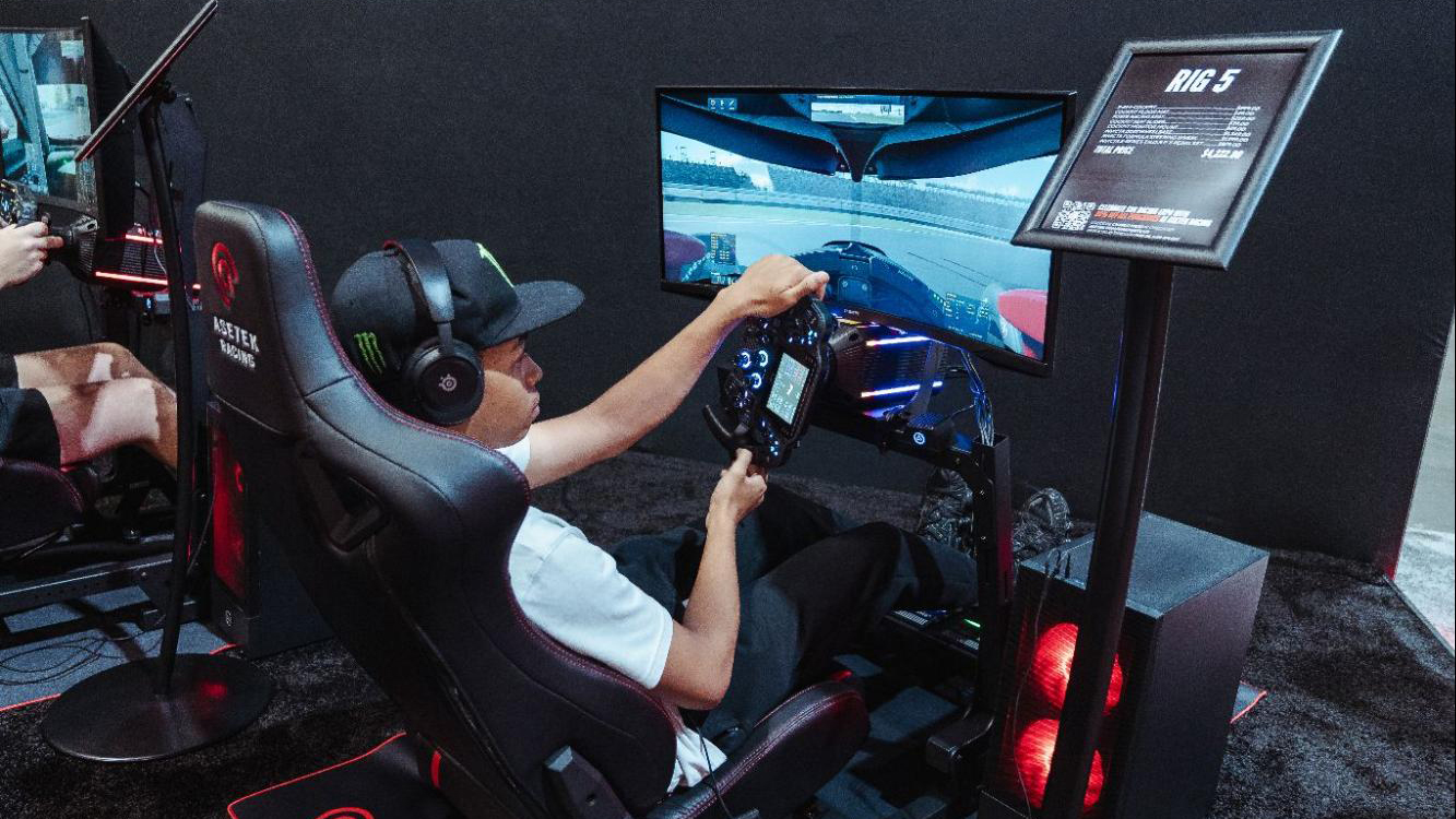 Attendees at the 2026 SimRacing Expo.