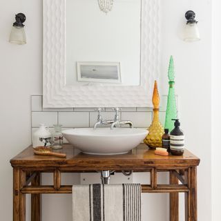 Bathroom with wash basin and bath tub