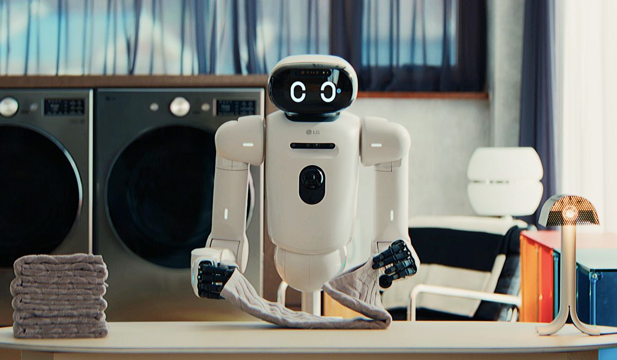 LG CLOiD robot